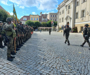 Z Rynku w Lesznie wystartował 7. Rajd na Wschowę. ​Na pamiątkę marszu wojsk w 1939 roku