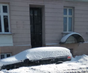 Najbardziej ZASYPANE auta na rzeszowskich ulicach. Będą musieli czekać DO WIOSNY? SZOK! [ZDJĘCIA INTERNAUTÓW]