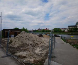 Kraków: Plaża przy Forum znika bezpowrotnie