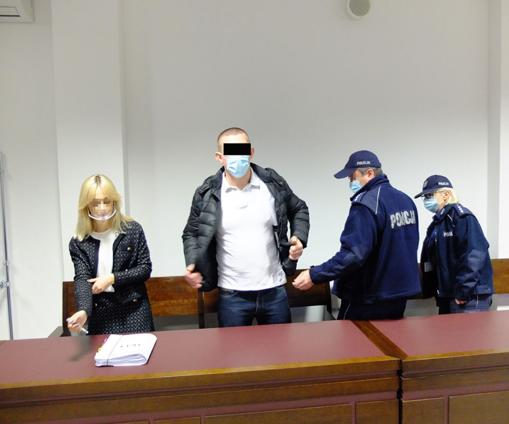 Nakrył żonę z jej byłym. W ruch poszły pięści i pałka. Krwawy finał miłosnego trójkąta w Lublinie