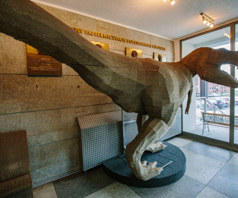 3 Tekturowy dinozaur robi wrażenie