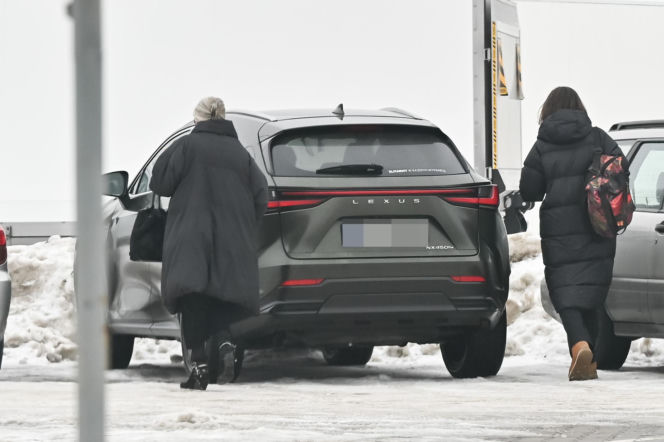 Krystyna Janda kurzy w aucie