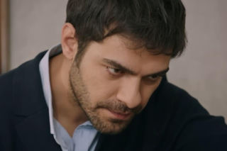 Yaman podejrzewa najgorsze i zleca śledztwo, które może zmienić wszystko