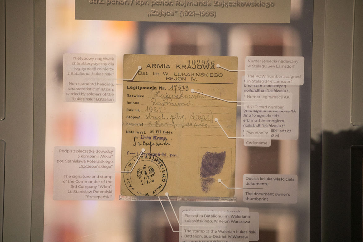 Rajmund Zajączkowski postaniec, to dziadek pracującego dziś dla Muzeum Powstania fotografa