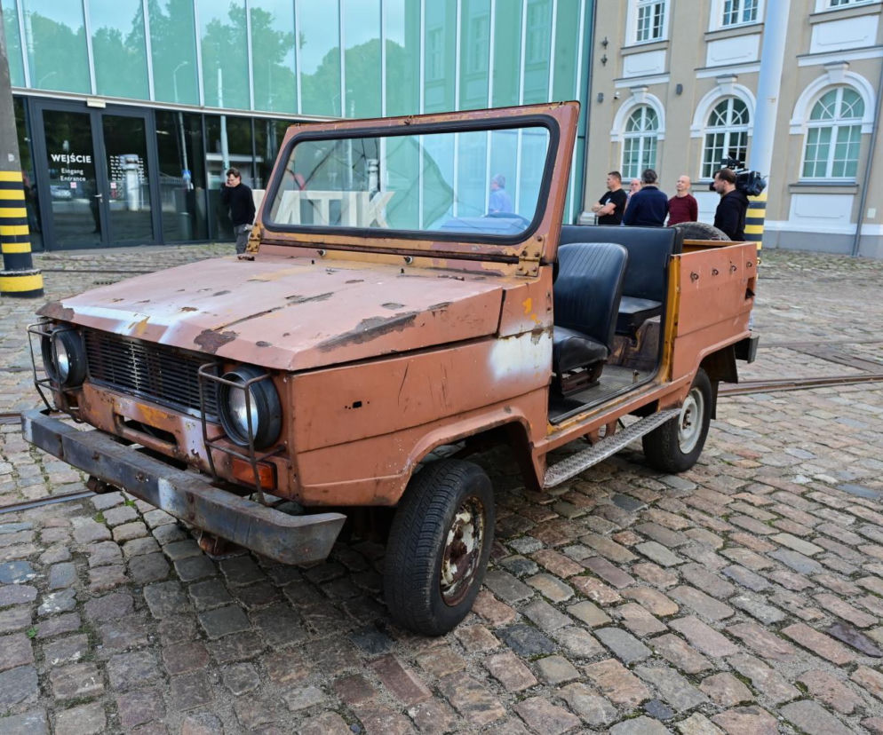 Jedyny w Polsce terenowy Polonez. Muzeum w Szczecinie pokazało unikat z czasów PRL