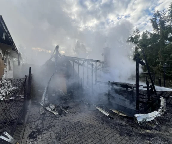 Tragiczny pożar domku letniskowego. Znaleziono ciało nastolatki
