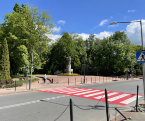 Bezpieczne przejście dla pieszych na skrzyżowaniu ul. Mickiewicza i al. Wolności