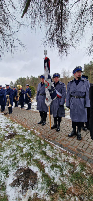 Pogrzeb sierżanta Kamila Zasady. Tragicznie zmarłego policjanta żegnały tłumy
