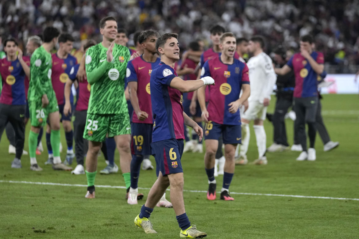 Tak Barcelona cieszy się z Superpucharu Hiszpanii