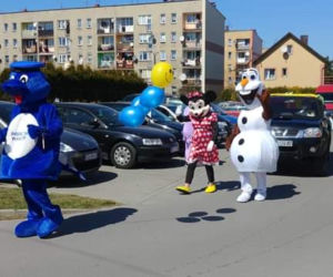 Policja rozweselała dzieci na kwarantannie