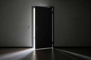 Atak maczetą na Targówku. Kto ranił 16-latka i co ujawnił monitoring?