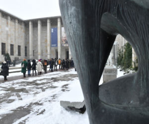 Gigantyczna kolejka do Muzeum Narodowego w Warszawie