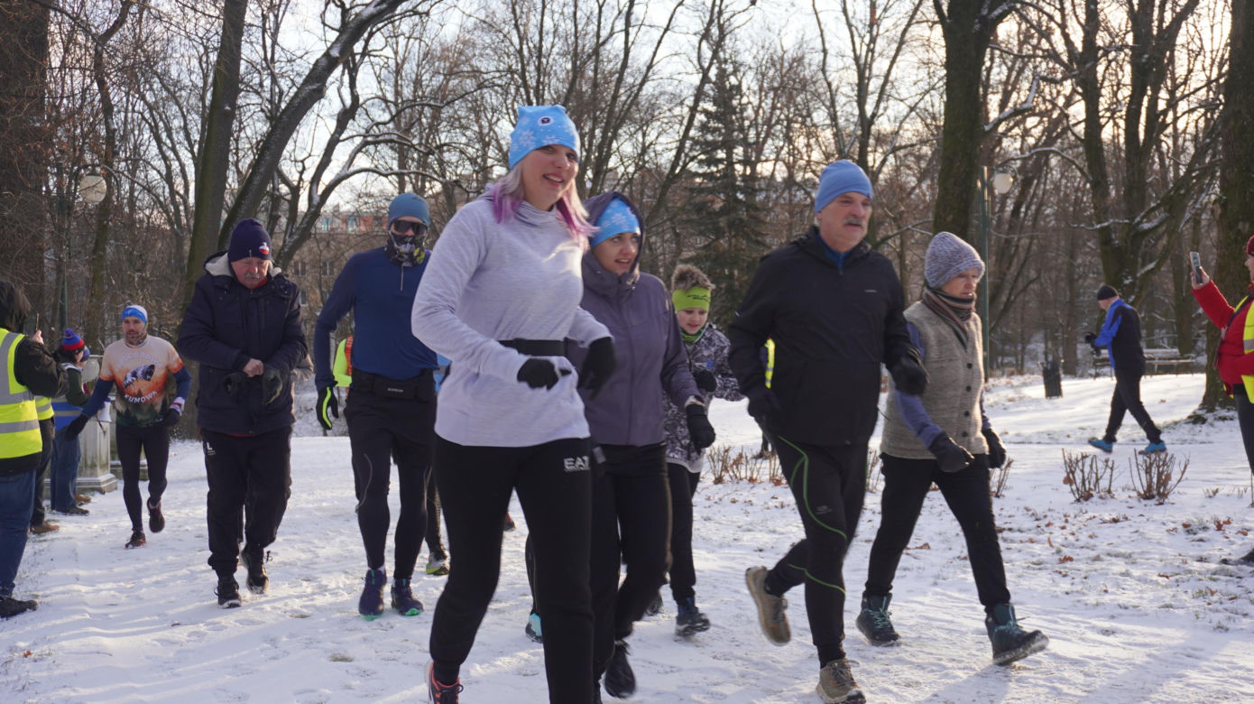 Parkrun w stolicy woj. lubelskiego. Pierwsza sobota 2025 roku na sportowo w Ogrodzie Saskim w Lublinie. Zdjęcia