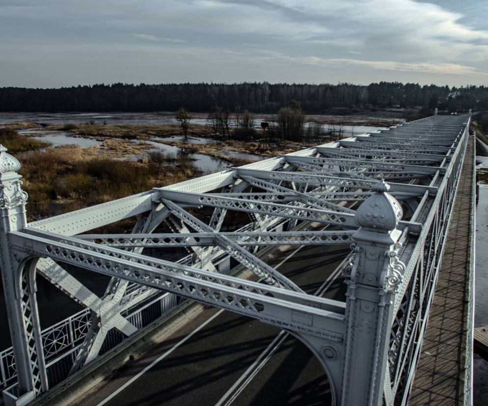 Rozlewiska rzeki Narew. Niesamowite zdjęcia z drona [ZDJĘCIA]