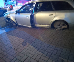 Człuchów: Pijany kierowca zdemolował rondo. Miał 1,5 promila [ZDJĘCIA]