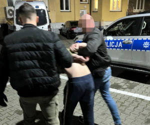 Rozboje z nożem w Warszawie. 21-latek zatrzymany. Myślał, że dostanie mandat!