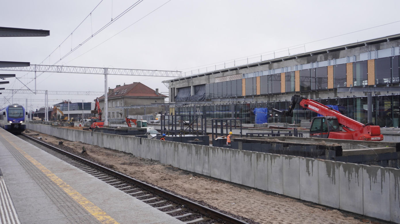 Postępują prace nad konstrukcją budynku Dworca Głównego w Olsztynie. Perony niemal na ukończeniu [ZDJĘCIA]