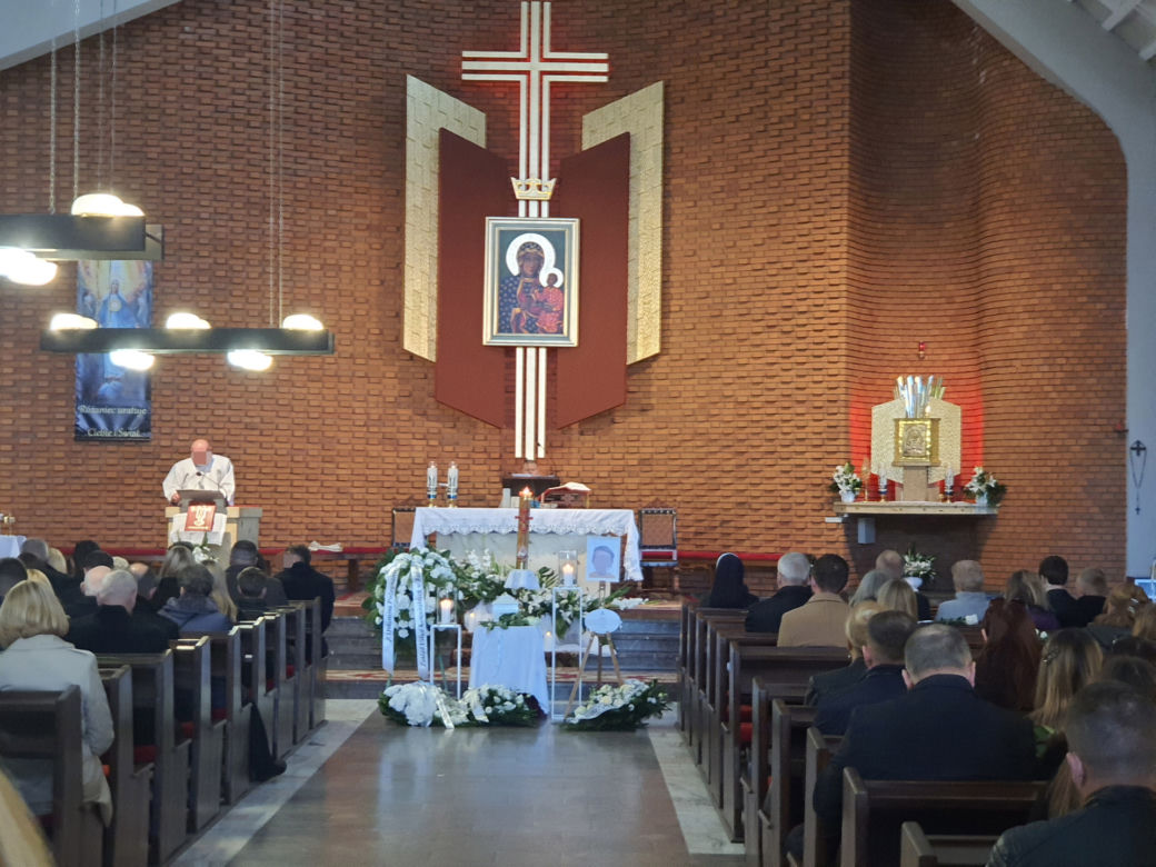 "Staś już jest w gronie świętych" mówi ksiądz na pogrzebie śmiertelnie potrąconego 3-latka