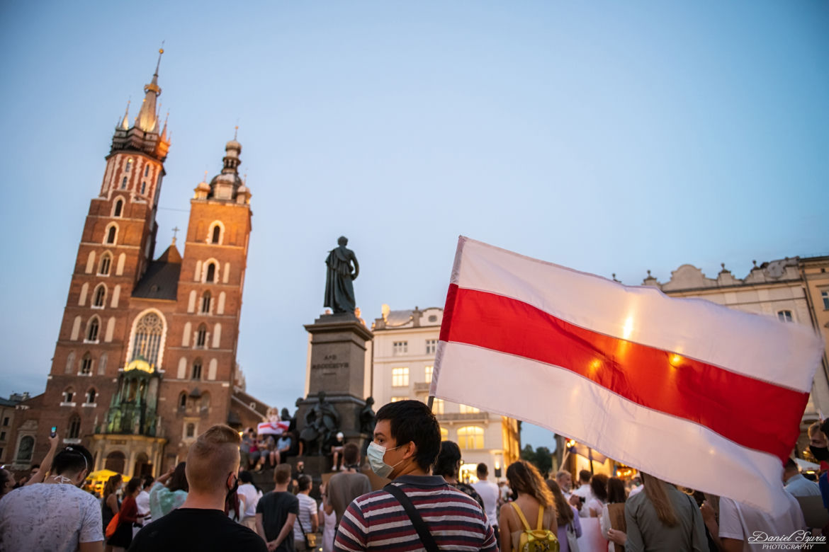 Manifestacja Białorusinów na rynku w Krakowie. "Precz z Łukaszenką!"