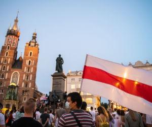 Manifestacja Białorusinów na rynku w Krakowie. Precz z Łukaszenką!