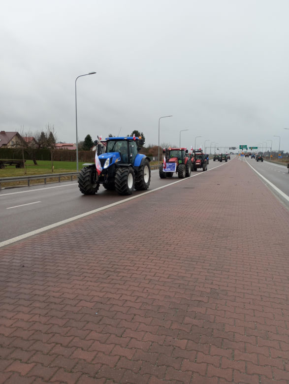 Trwa protest rolników w woj. lubelskim. Blokady są w wielu miejscach w regionie [DUŻO ZDJĘĆ]