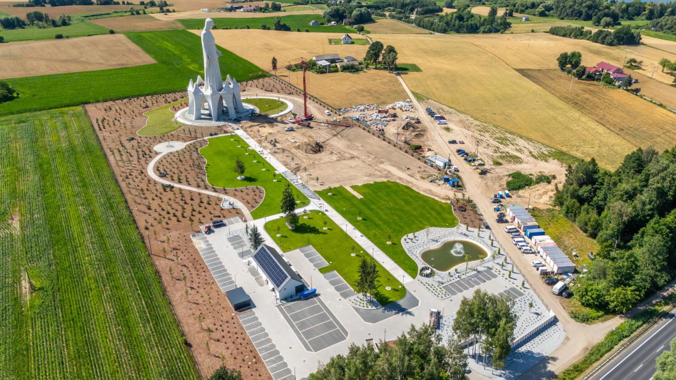 Budowa pomnika Matki Boskiej w Konotopiu