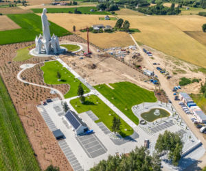 Budowa pomnika Matki Boskiej w Konotopiu