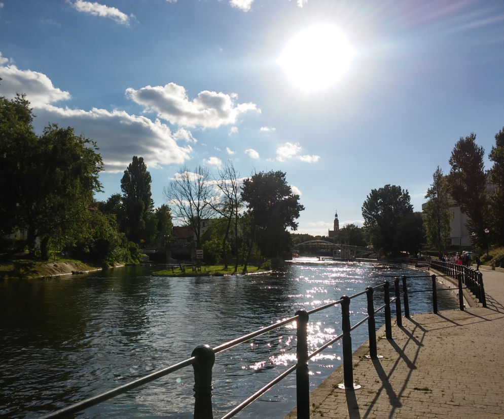 Bulwar nad Brdą: idealne miejsce na letni spacer!