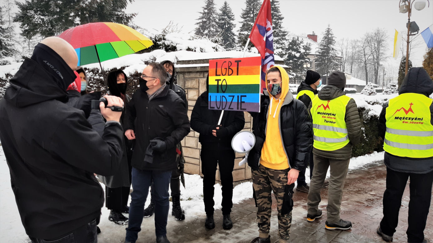 „LGBT to ludzie" - uliczny protest w Tarnowie