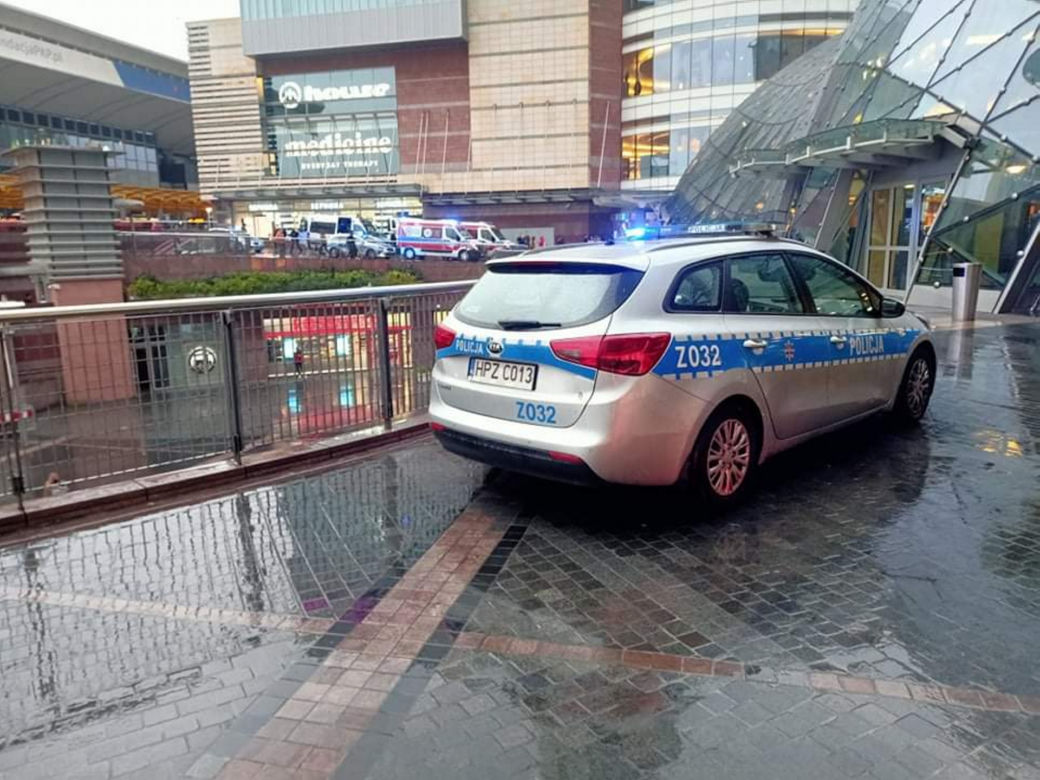 Kolejna tragedia w Złotych Tarasach. Nie żyje kobieta