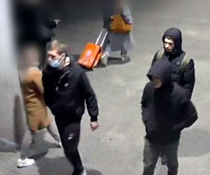 Rozbój pod galerią handlową we Wrocławiu. Wyrwali telefon i grozili pobiciem