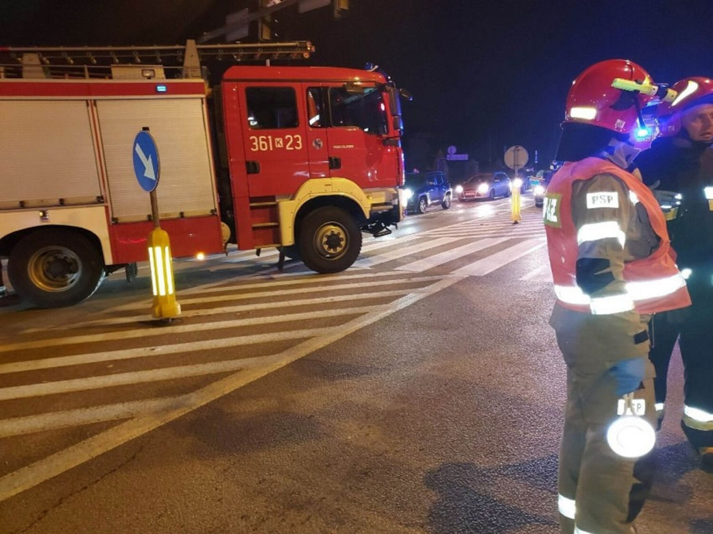Samochód uderzył w pieszych. Dramatyczny wypadek w Tarnowie
