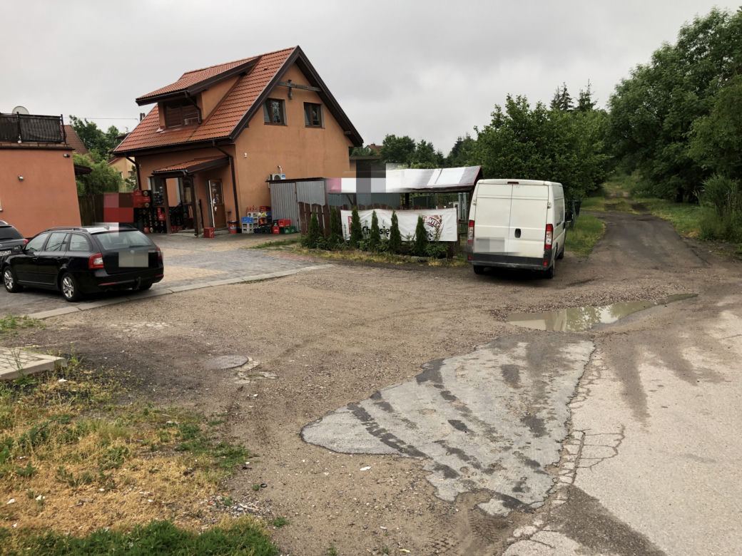 "Bratanek zagrał moją głową w golfa". Dwa ciosy i pan Tomek padł jak długi