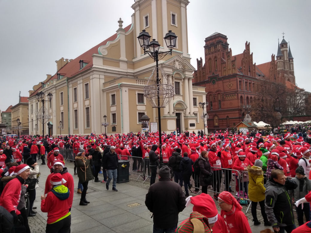 Piękny Festiwal Biegów Świętych Mikołajów Fabryki Cukierniczej Kopernik