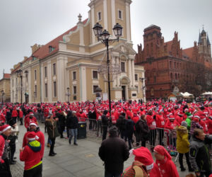 Piękny Festiwal Biegów Świętych Mikołajów Fabryki Cukierniczej Kopernik