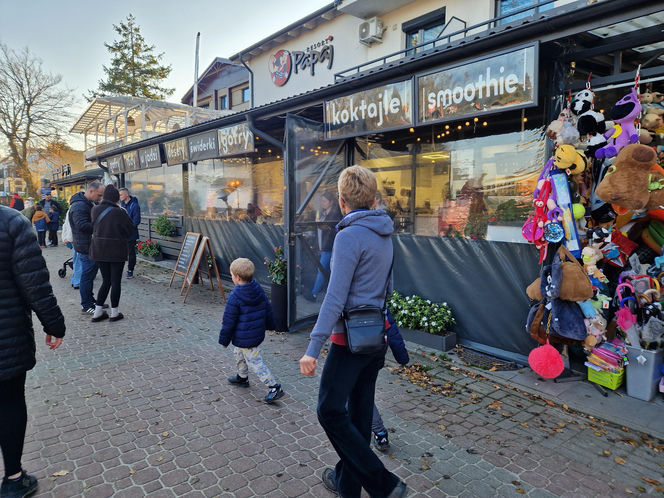 Nowy trend nad morzem! Lody i pamiątki w połowie listopada? Ta nadmorska miejscowość jest czynna cały rok