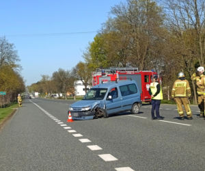Osobówka zepchnęła busa do rowu