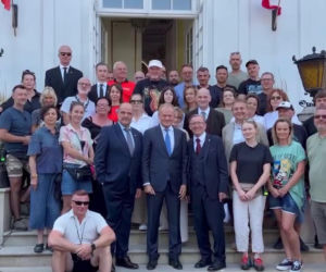 Artur Barciś chciał sprawdzić czy Tusk nosi perukę