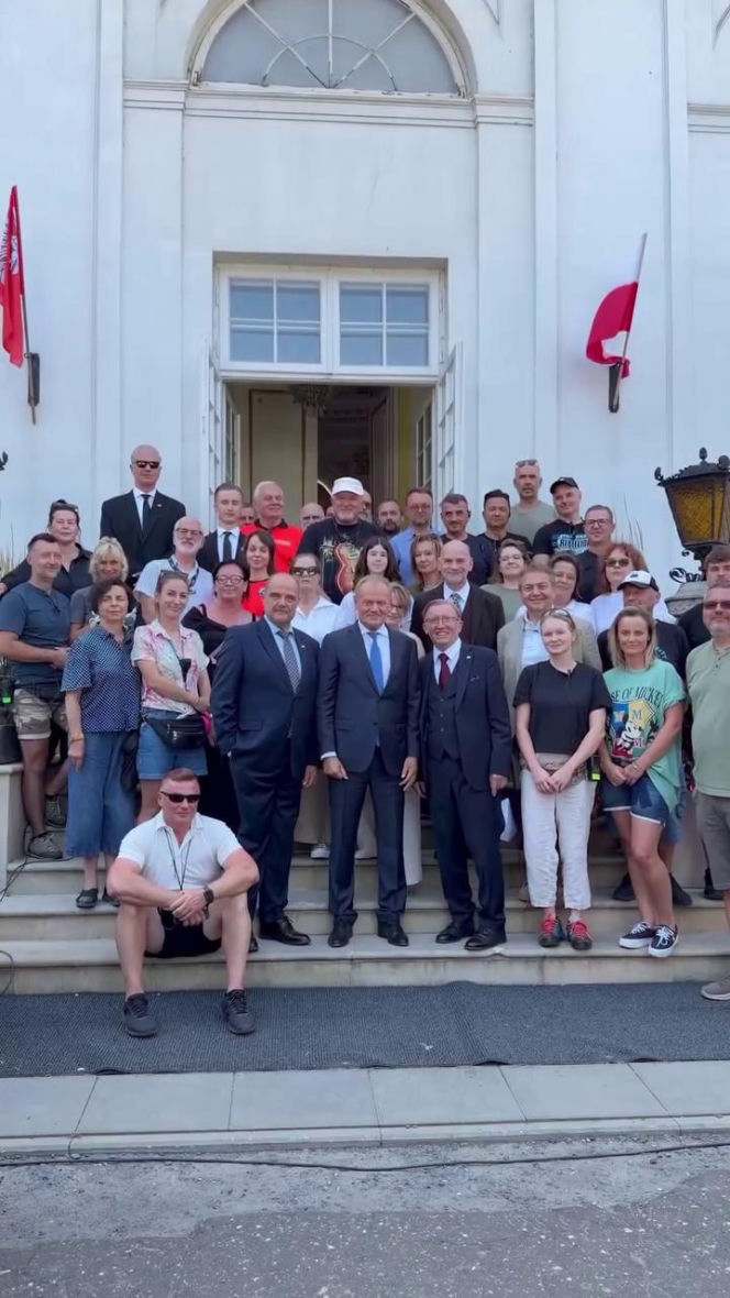 Artur Barciś chciał sprawdzić czy Tusk nosi perukę