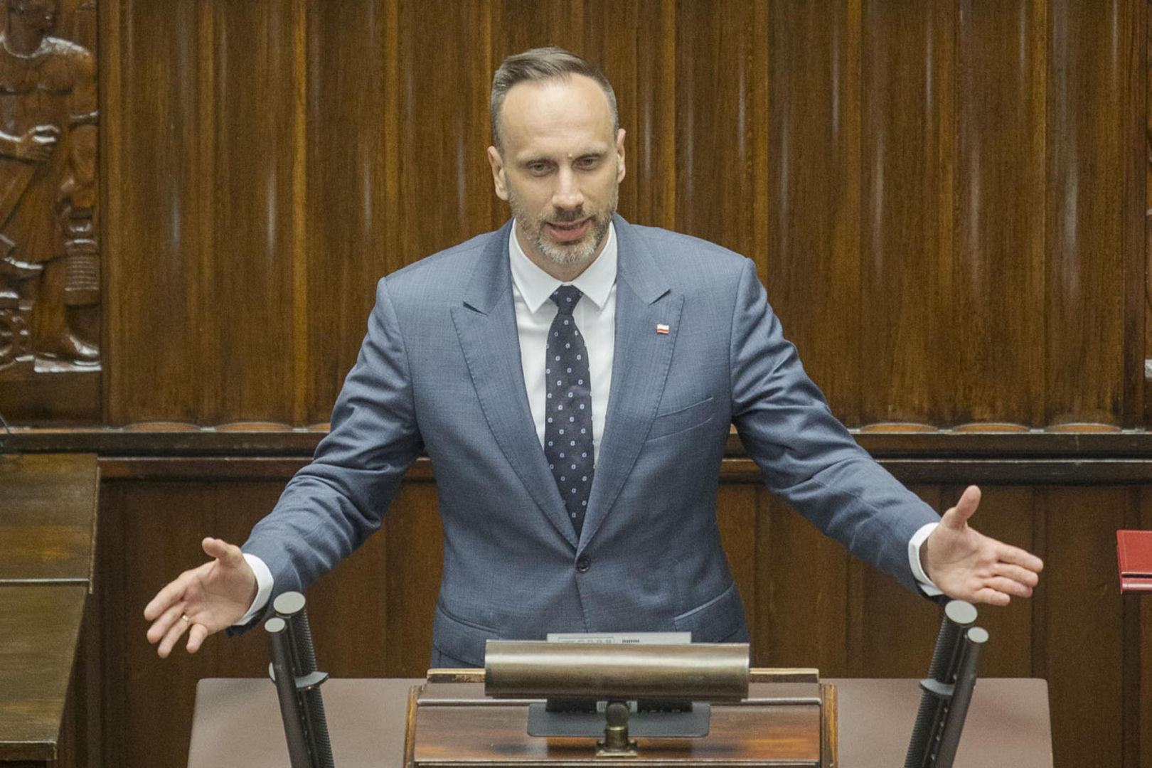 Pierwsze posiedzenie po przerwie i od razu awantura! Janusz Kowalski zrobił przytyk …