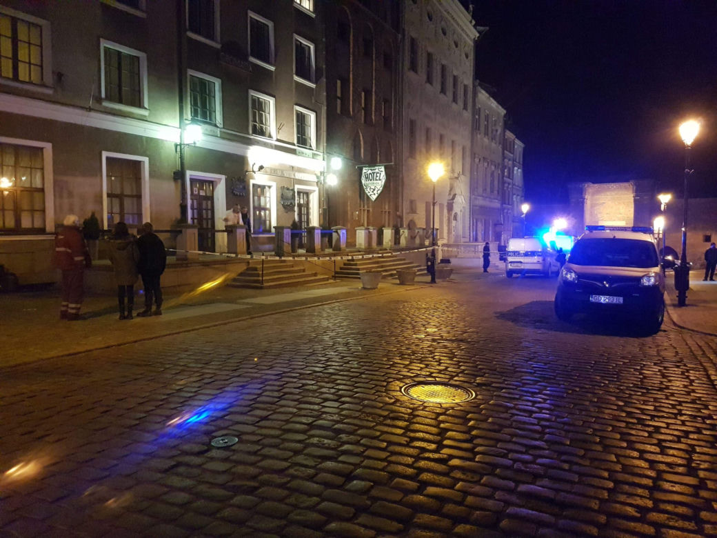 Kolejny alarm bombowy w Toruniu - ewakuowany hotel na starówce!