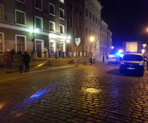 Kolejny alarm bombowy w Toruniu - ewakuowany hotel na starówce!