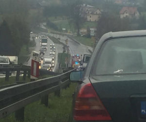 Wypadek na Zakopiance w Mogilanach: Tworzą się korki! [ZDJĘCIA]