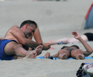 Marta Kaczyńska z mężem na plaży