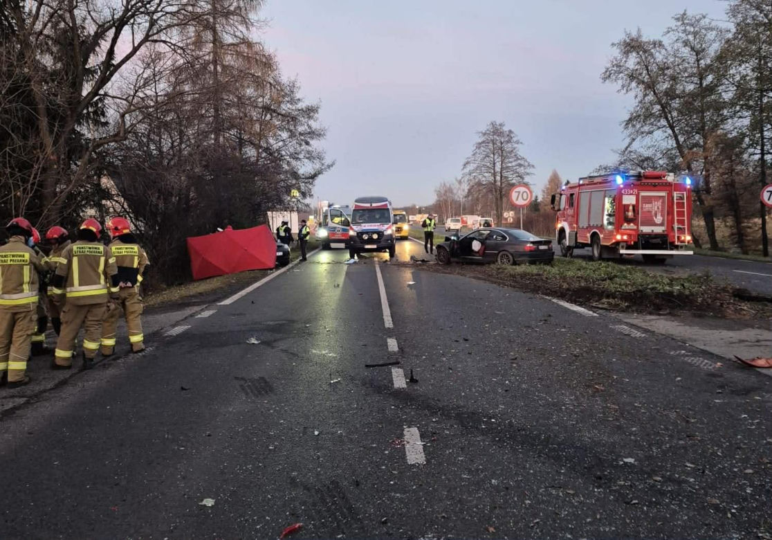 Potworny wypadek w Ustroniu. Bmw zmiażdżyło mazdę, nie żyje 18-latka