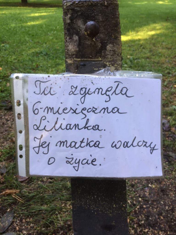 Znicze w miejscu śmierci dziewczynki 