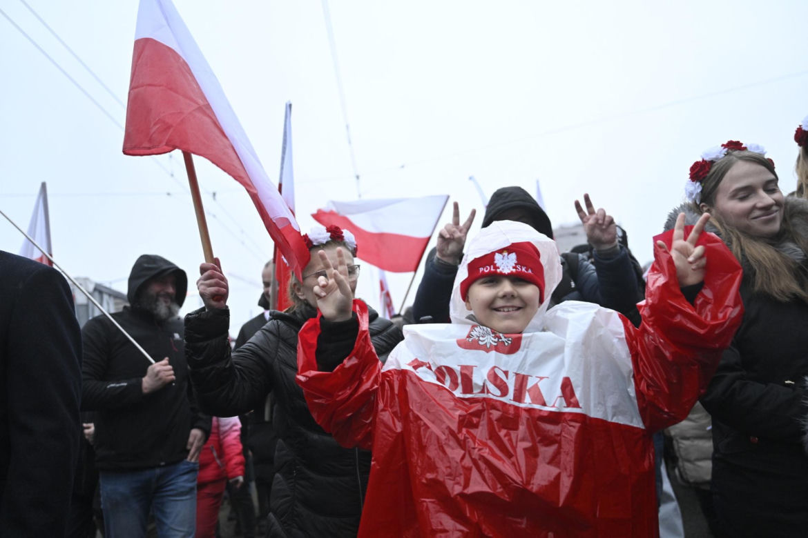 Marsz Niepodległości 2025 na żywo. Relacja z Warszawy. "Chcę zobaczyć Polskę samodzielną i niezakompleksioną"