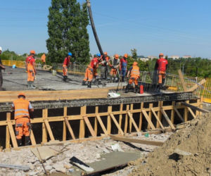 Łódź: Na wiadukcie na Dąbrowskiego praca wre!