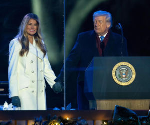 Melania Trump zapaliła choinkę przed Białym Domem! Podoba Ci się?