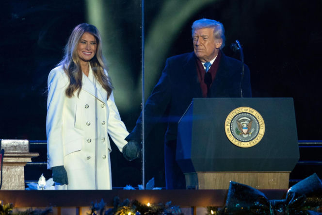 Melania Trump zapaliła choinkę przed Białym Domem! Podoba Ci się?